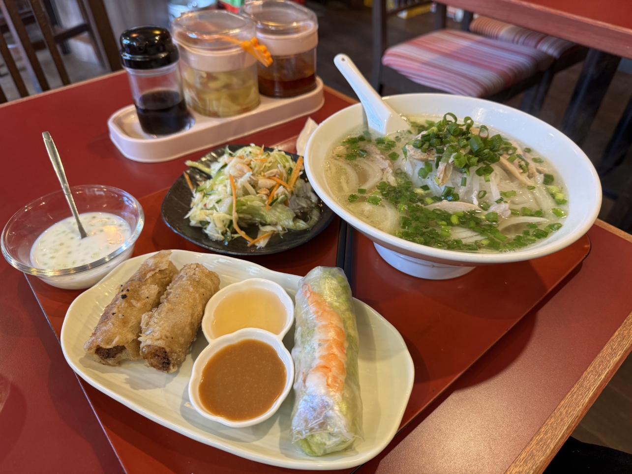 ボリュームたっぷりベトナム料理！【ベトナム屋台 ハノイ】