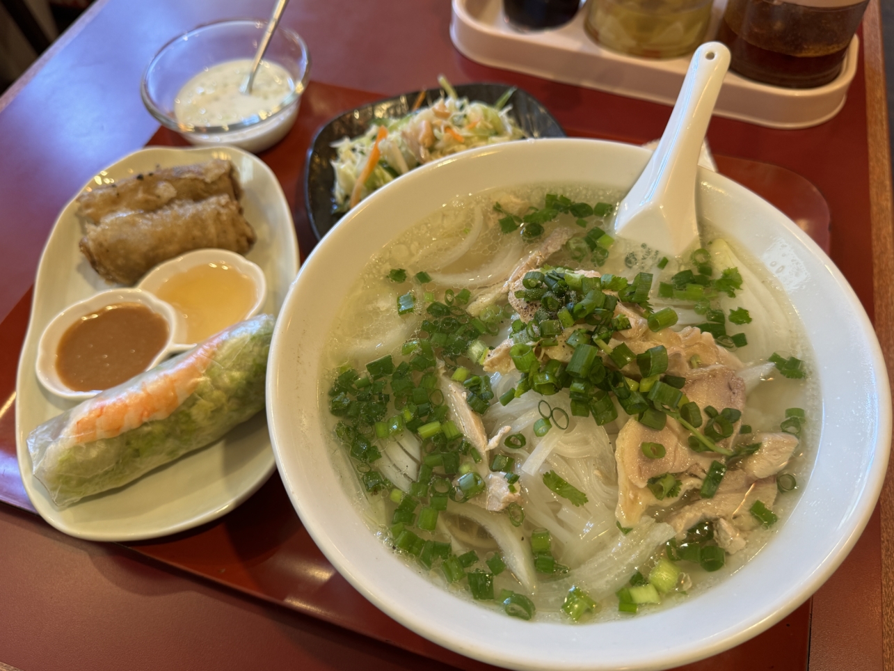 ボリュームたっぷりベトナム料理！【ベトナム屋台 ハノイ】