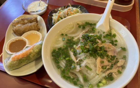 ボリュームたっぷりベトナム料理！【ベトナム屋台 ハノイ】