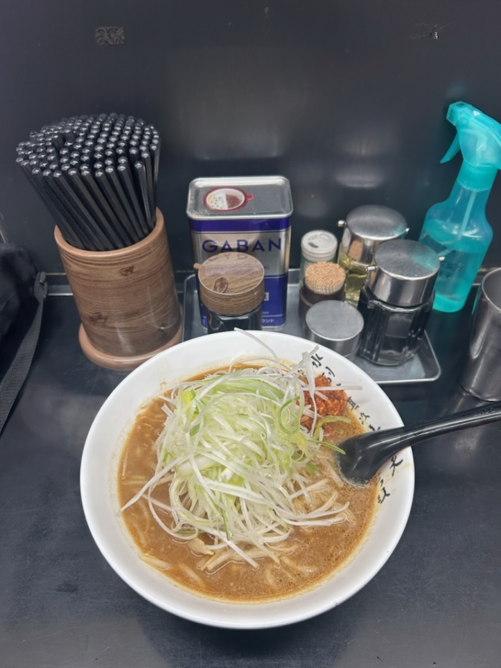 ★手打ちラーメン馬賊 日暮里店で味わう「ネギ味噌ラーメン」激ウマ★