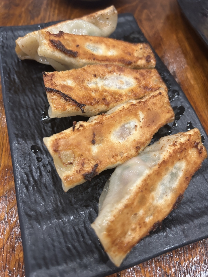 ぷりぷりエビの海鮮餃子が、、【絶品餃子酒場】