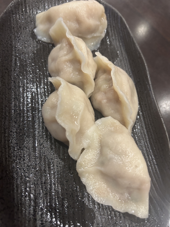 ぷりぷりエビの海鮮餃子が、、【絶品餃子酒場】