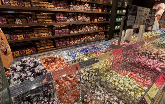 復活しました☆【リンツ ショコラブティック エトモ自由が丘店】