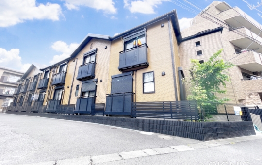 2階角部屋！洋室8.4帖☆(ブラウンコート201)