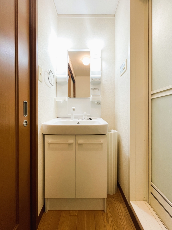 2階角部屋！洋室8.4帖☆(ブラウンコート201)