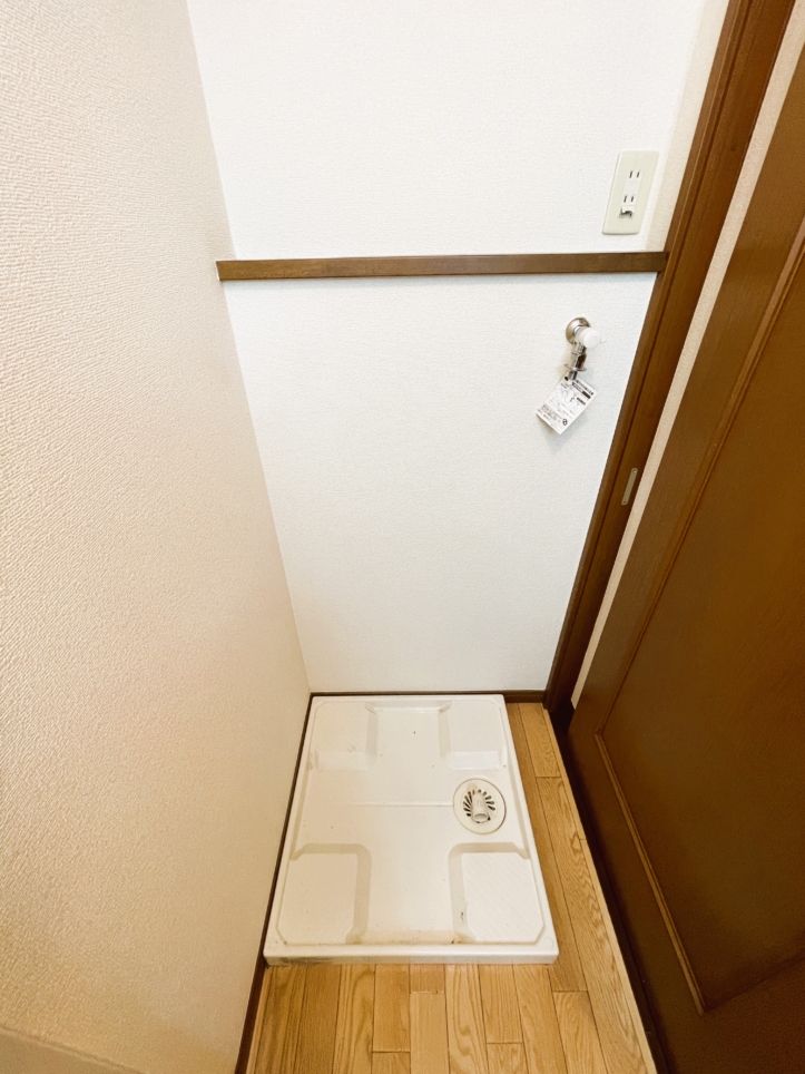 2階角部屋！洋室8.4帖☆(ブラウンコート201)