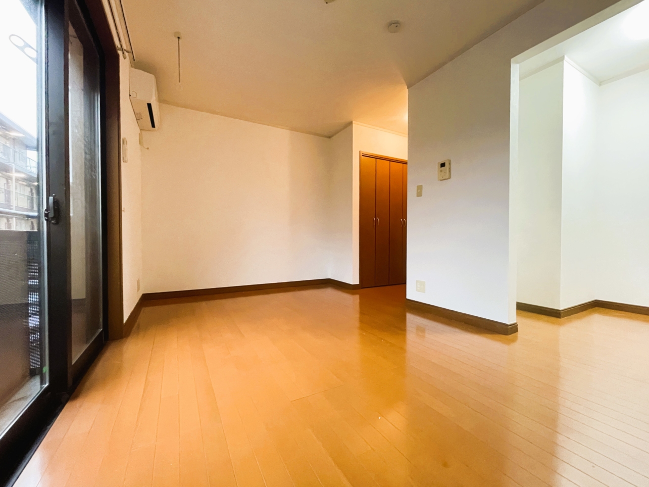 2階角部屋！洋室8.4帖☆(ブラウンコート201)