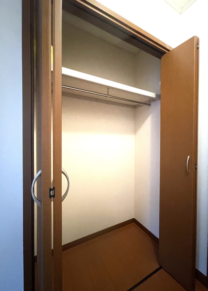 2階角部屋！洋室8.4帖☆(ブラウンコート201)