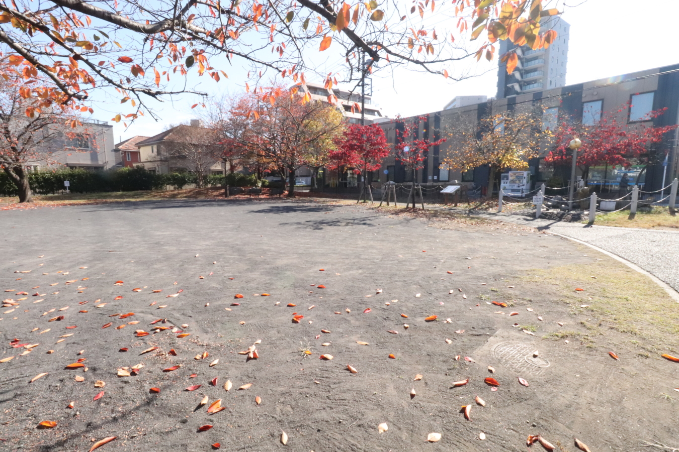 意味を考えたくなるオブジェ【ろくせぶ公園】