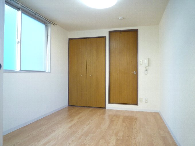 夜でも安心♪大通り近くの☆キャピタルビル☆(多摩センター駅から徒歩7分)