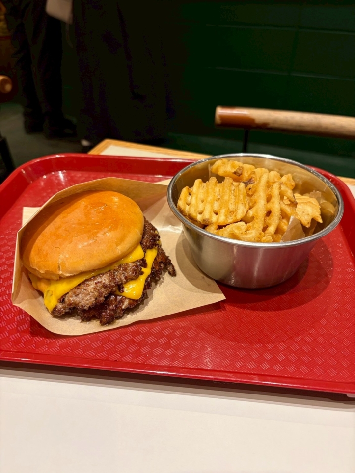 石川町駅の美味しいハンバーガー屋さん🍔　【CENTRAL BURGER SHOP】