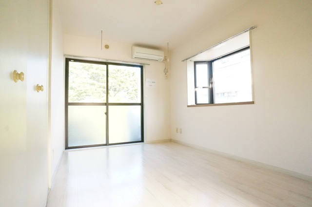 二階角部屋【エミール町田C棟】