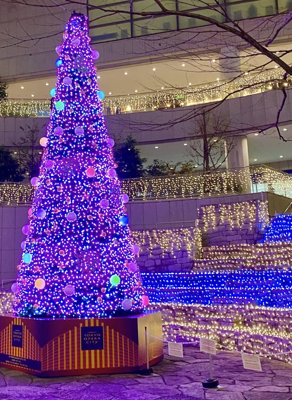 ☆初台の巨大クリスマスツリー☆【東京オペラシティタワー】 この街の