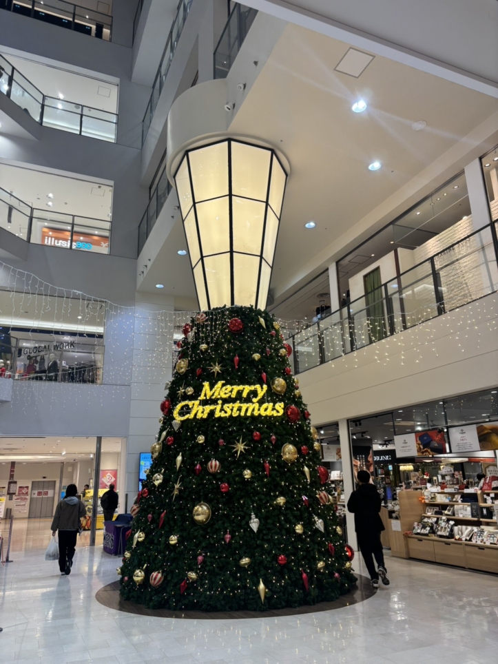 新百合ヶ丘エルミロード🎄　クリスマスツリー❤