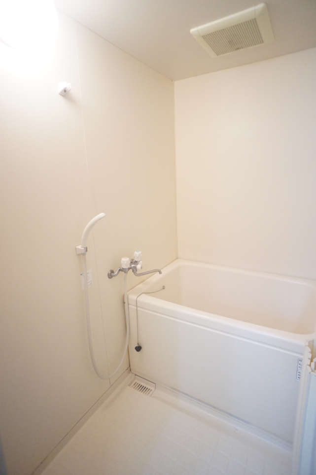 駅徒歩2分！敷地内駐車場有の広々としたお部屋☆　【パルウエスト】（南平駅）