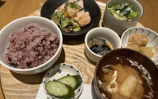 「カフェ＆ダイニング素々（もともと）」で素材を味わうランチ