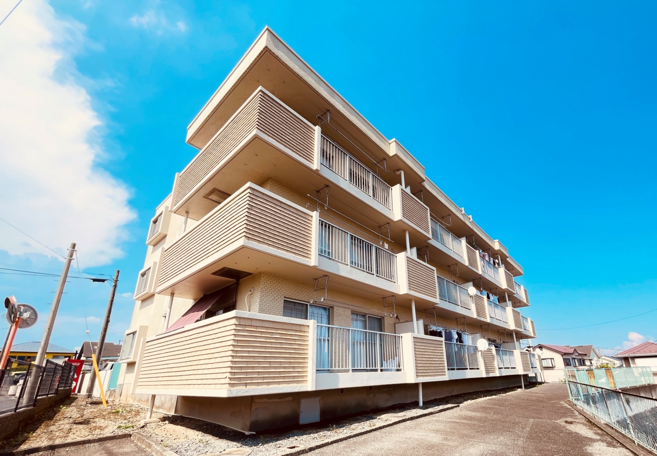 【ヒルクレスト石川】閑静な住宅街にある駐車場完備RC造マンション