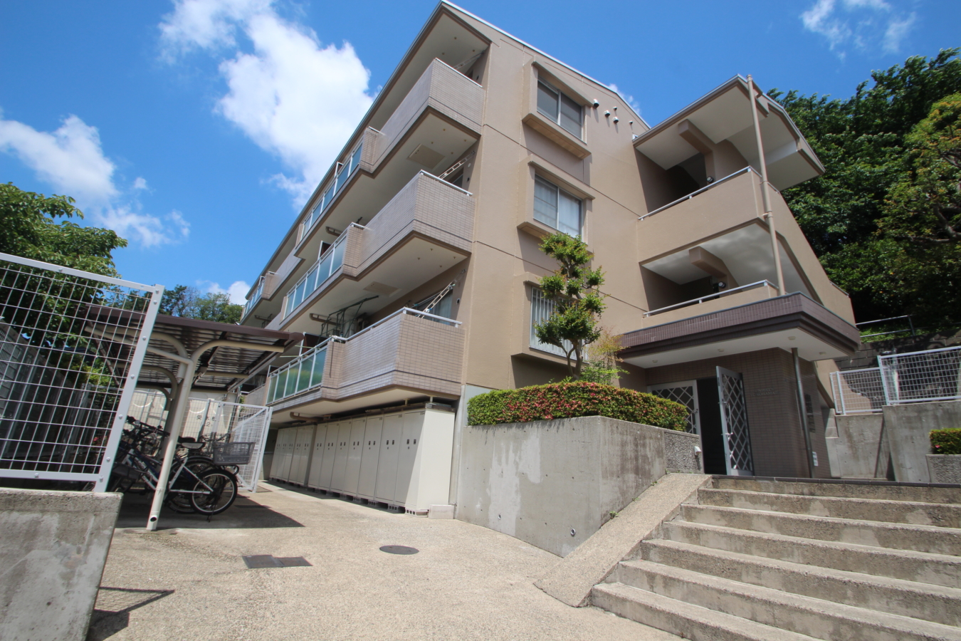 【サンヒルズヨコハマⅡ】南向き広々バルコニーの明るいお部屋☆カップル・ファミリーに大人気♪