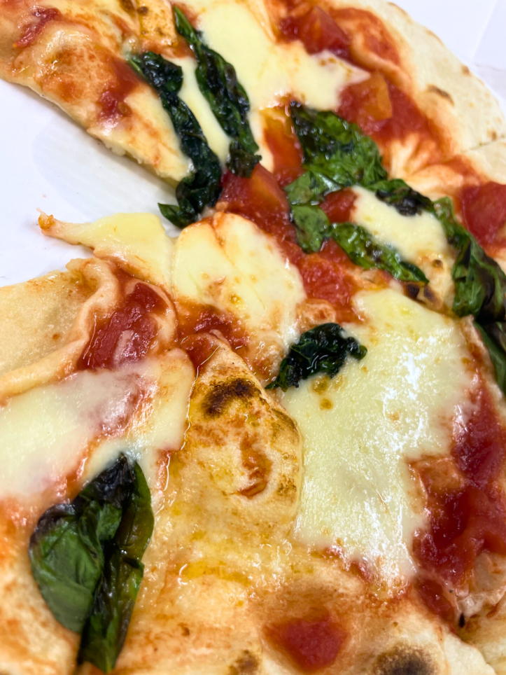 駅前で本格窯焼き！It’s a PIZZA♪