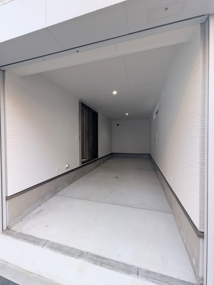 大切な車やバイク、自転車を安全に保管できます🚘　ガレージハウス鶴見C棟（鶴見区）