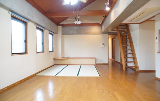 快適なペントハウス☆【ハイフレンドコート】