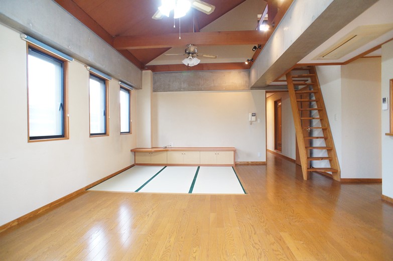 快適なペントハウス☆【ハイフレンドコート】