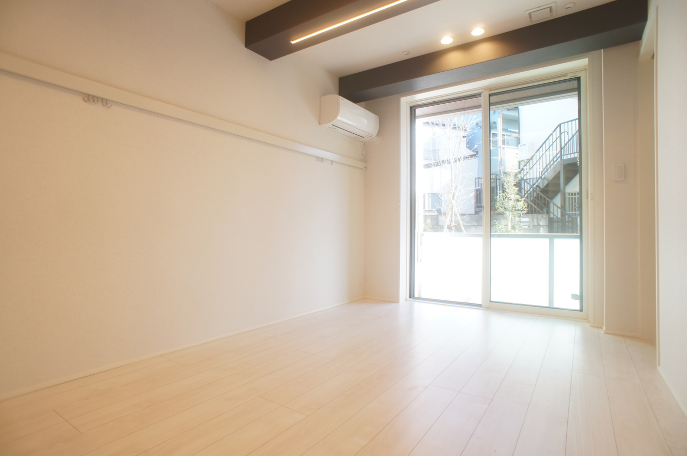 人気のシャーメゾン！設備充実♪【メゾンりあ】