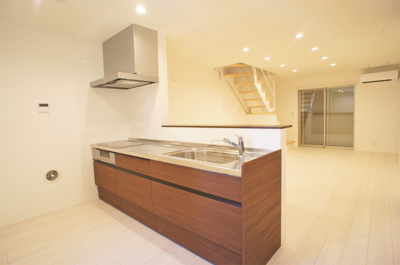 ペット・楽器相談可の落ち着いた住環境！イーストリリー01(道路側)♪