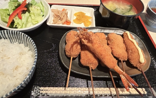 揚げたての串カツならここ！『串揚げ×おばちゃん割烹 おかえり』