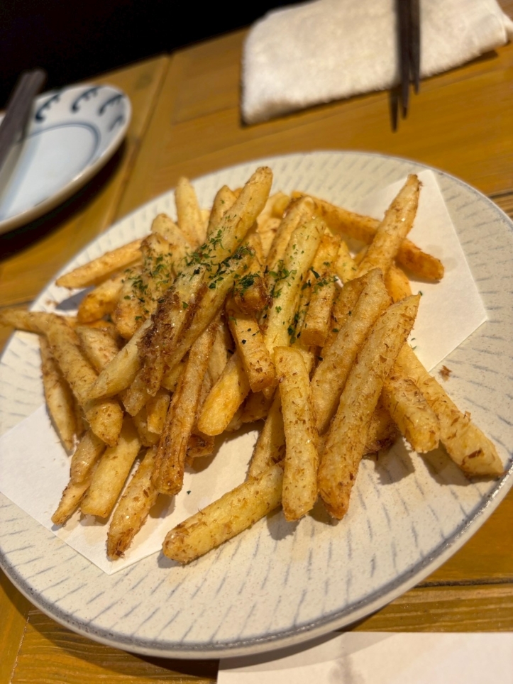 エキマエで新鮮なお刺身が食べられる！！　鰹節ポテト優勝！！