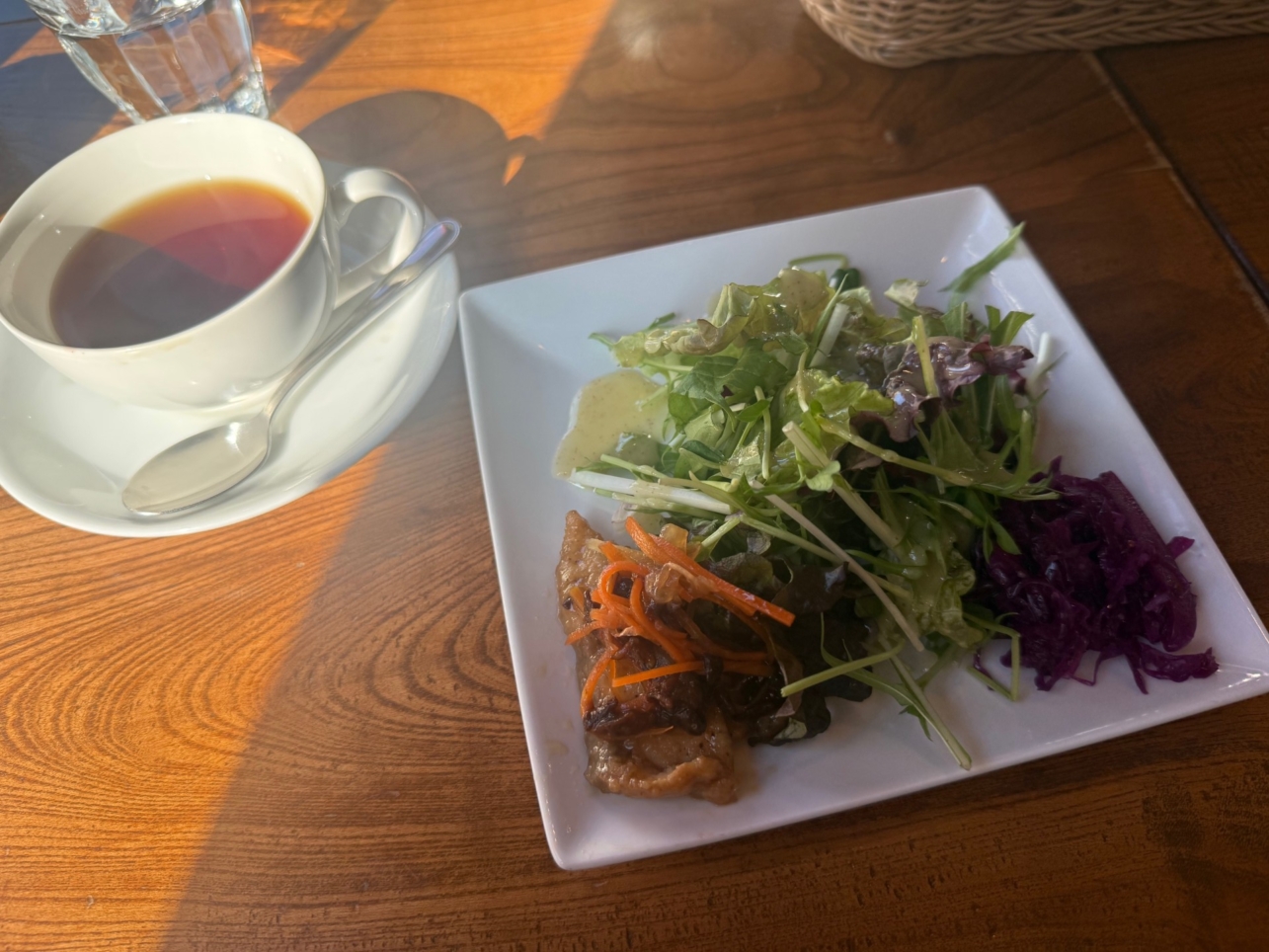 ★ワインの隠れ家ダイニング【街角グラス】★