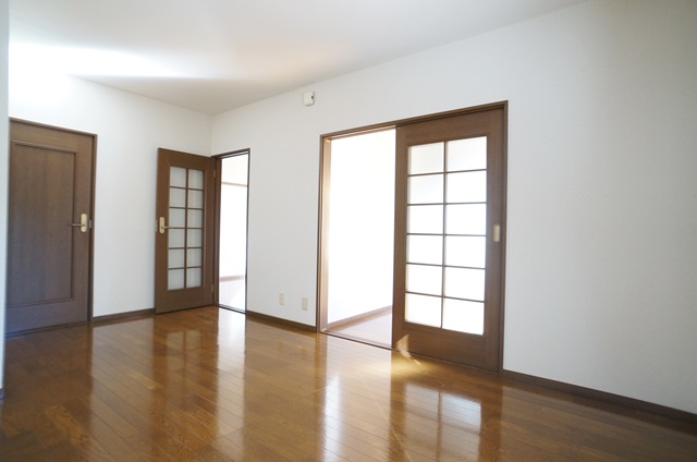 出窓付き2面採光☆【パレス銀嶺】