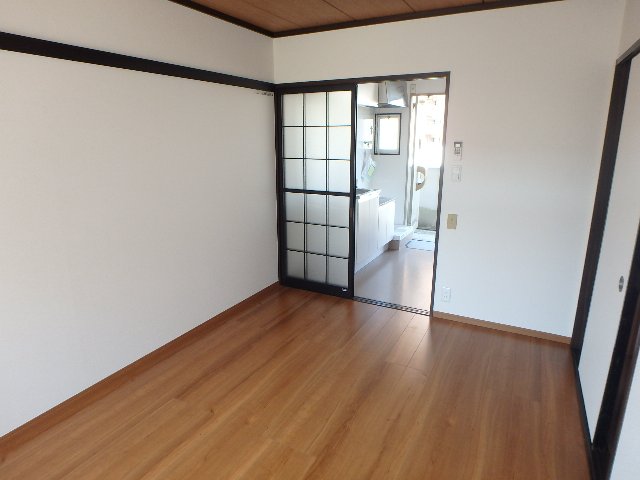 フローリングBT別の1K【カサクララ】