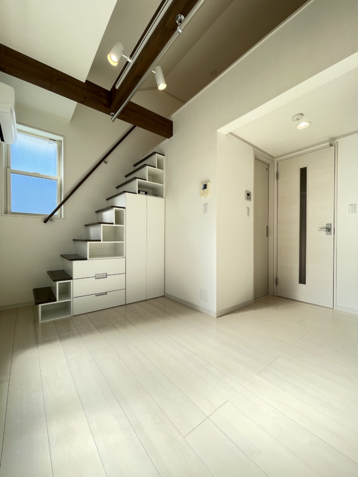 石川駅まで徒歩4分　バストイレ別でネット無料　～Risingsun元町～