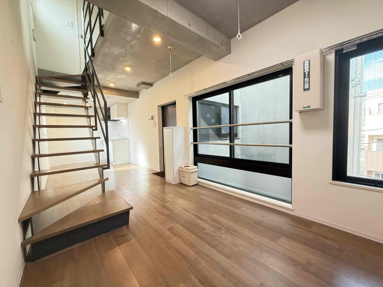 即入居可【白山徒歩7分】メゾネットタイプ☆二人入居OK☆スタイリッシュな空間で暮らす＜J-ARC白山＞