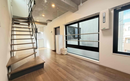 即入居可【白山徒歩7分】メゾネットタイプ☆二人入居OK☆スタイリッシュな空間で暮らす＜J-ARC白山＞