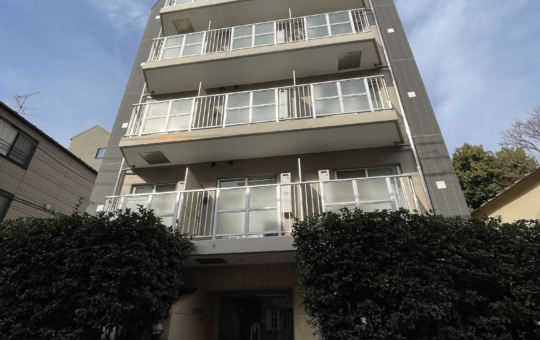 【駅徒歩2分×落ち着いた住環境】3駅・2沿線以上利用可能！都心アクセス良好な1Kマンション＜コート牛込柳町＞