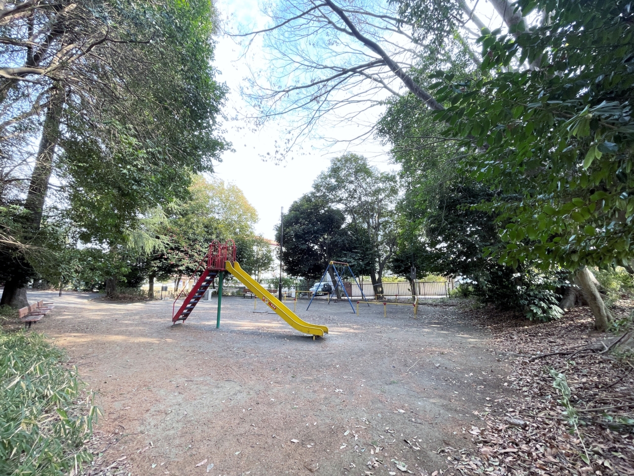神社と隣り合う癒やしスポット！白鳥公園♪
