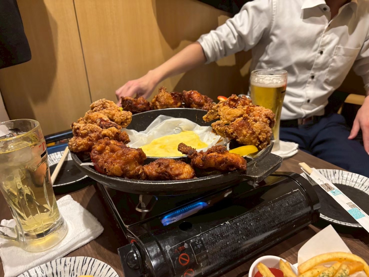 UFOチキンと螺旋式の刺身がインスタ映え　～ネオ個室酒場くるみ堂横浜店～