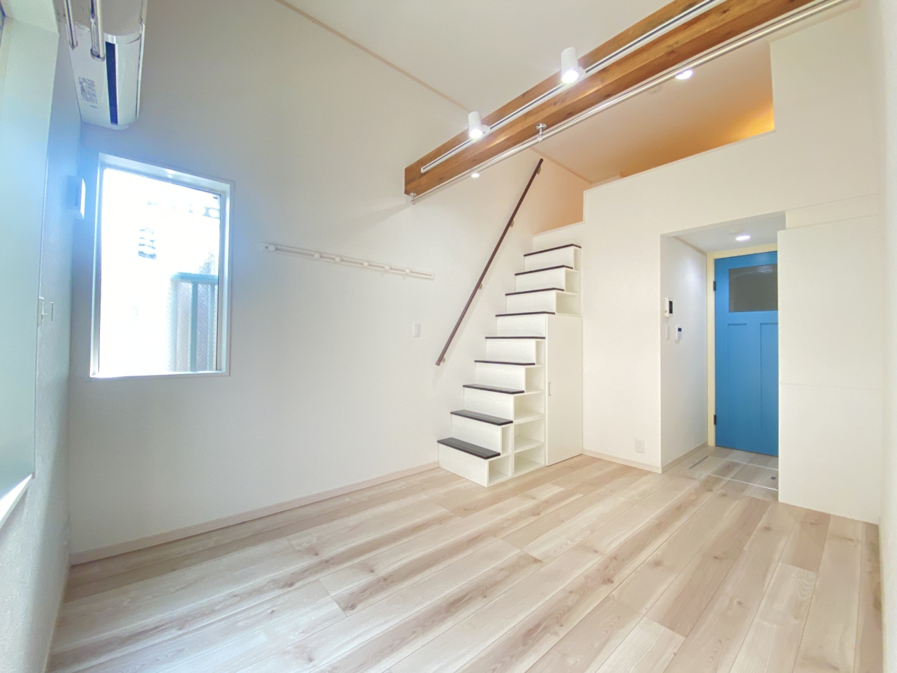 おしゃれな階段ロフト♪女子に人気のゆったりロフト☆★