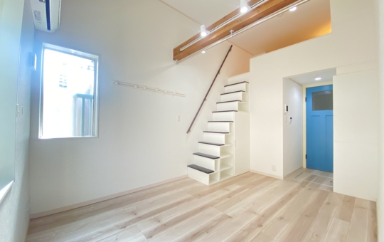 おしゃれな階段ロフト♪女子に人気のゆったりロフト☆★