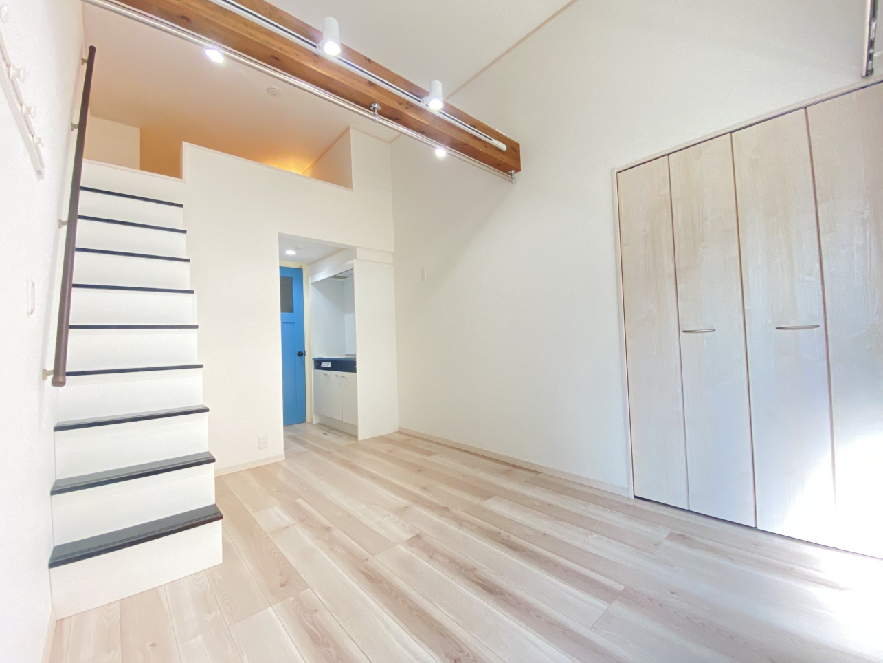 おしゃれな階段ロフト♪女子に人気のゆったりロフト☆★