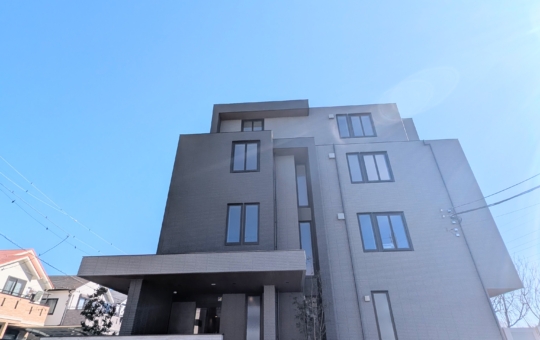 築浅、旭化成施工の建物です！😊　La Gracieuse（高田駅）