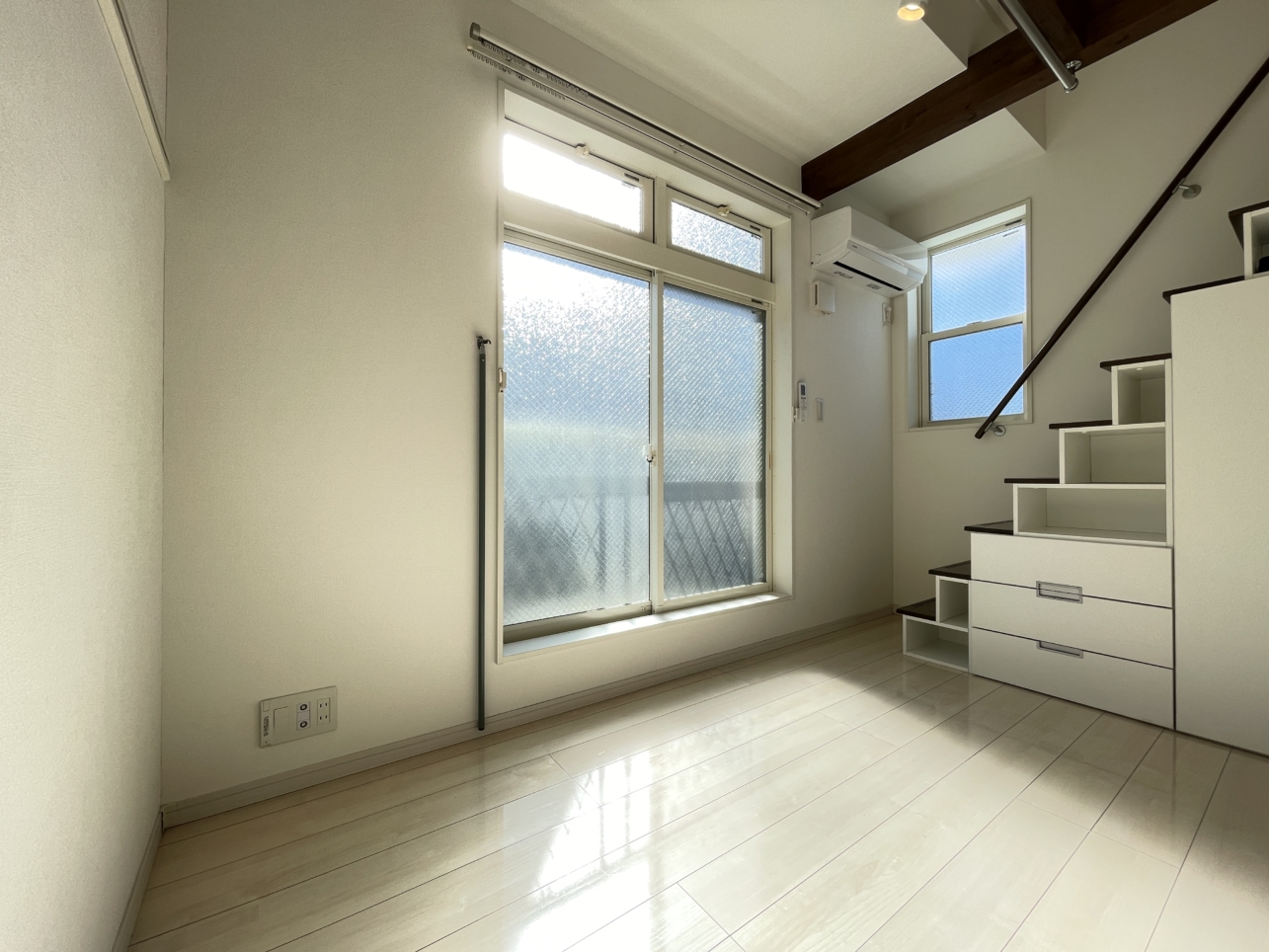 石川駅まで徒歩4分　バストイレ別でネット無料　～Risingsun元町～