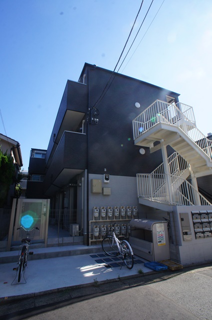 2020年築！オートロック付きアパートです♪【ルミナステラス明大前】