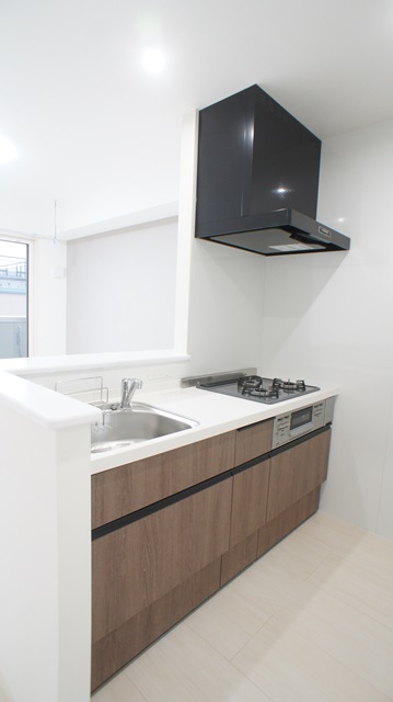 築浅！オートロック付きアパート♪【ソフィア】