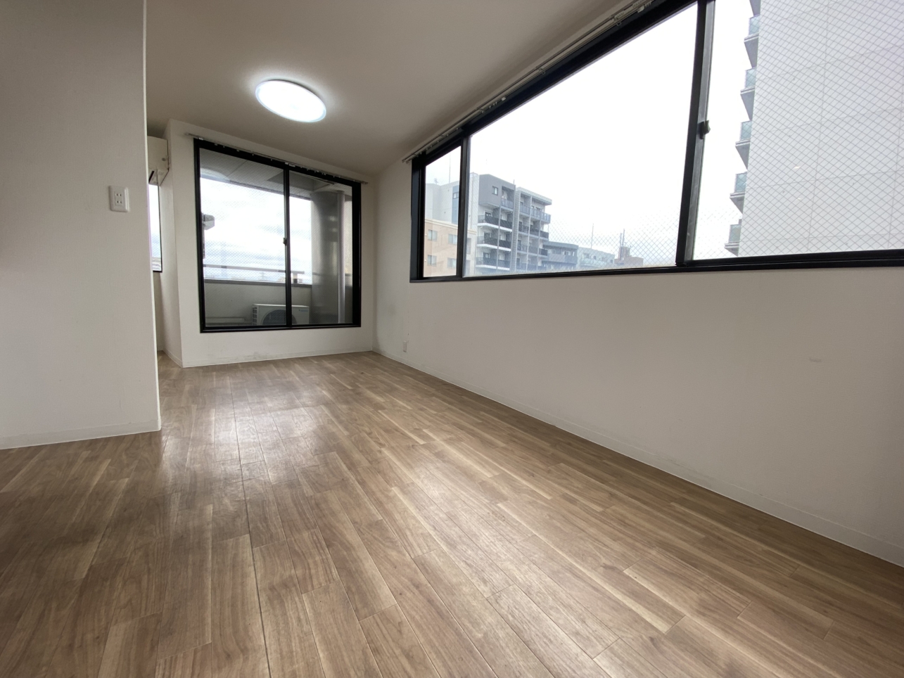 ◆南東向きで明るい広々12畳ワンルーム◆王子神谷駅徒歩8分・礼金なし＜グランエスト神谷＞