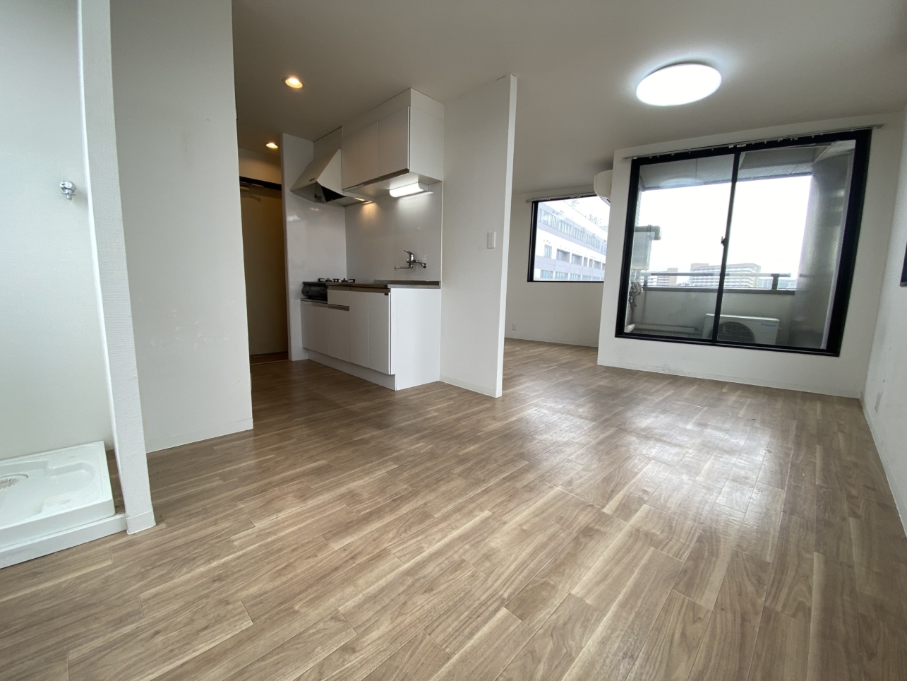 ◆南東向きで明るい広々12畳ワンルーム◆王子神谷駅徒歩8分・礼金なし＜グランエスト神谷＞