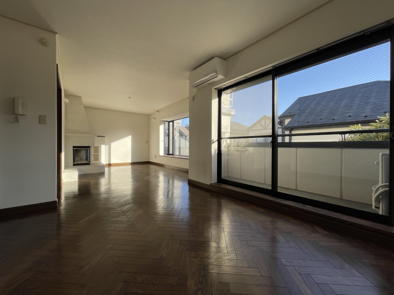 即入居可！【暖炉付き】椎名町駅徒歩5分・2人入居可・84㎡超のゆとりある2LDK＜ラ・メゾン＞