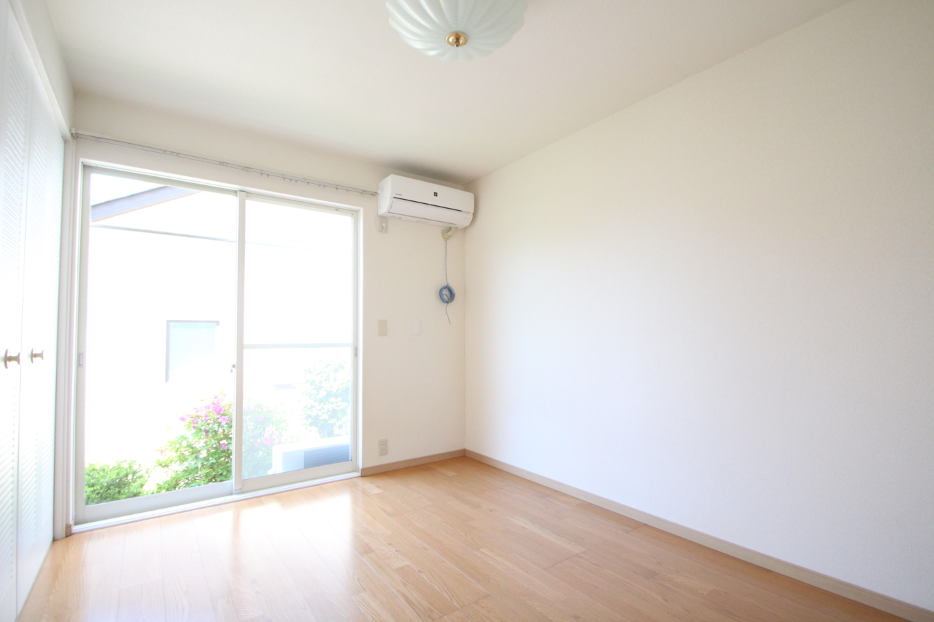 【ジュネス白楽】★白楽駅徒歩3分★収納の大きなお部屋です！